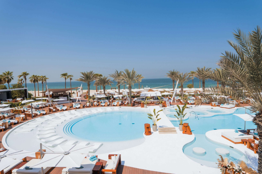 Dubai's Best Beach Clubs & What To Wear