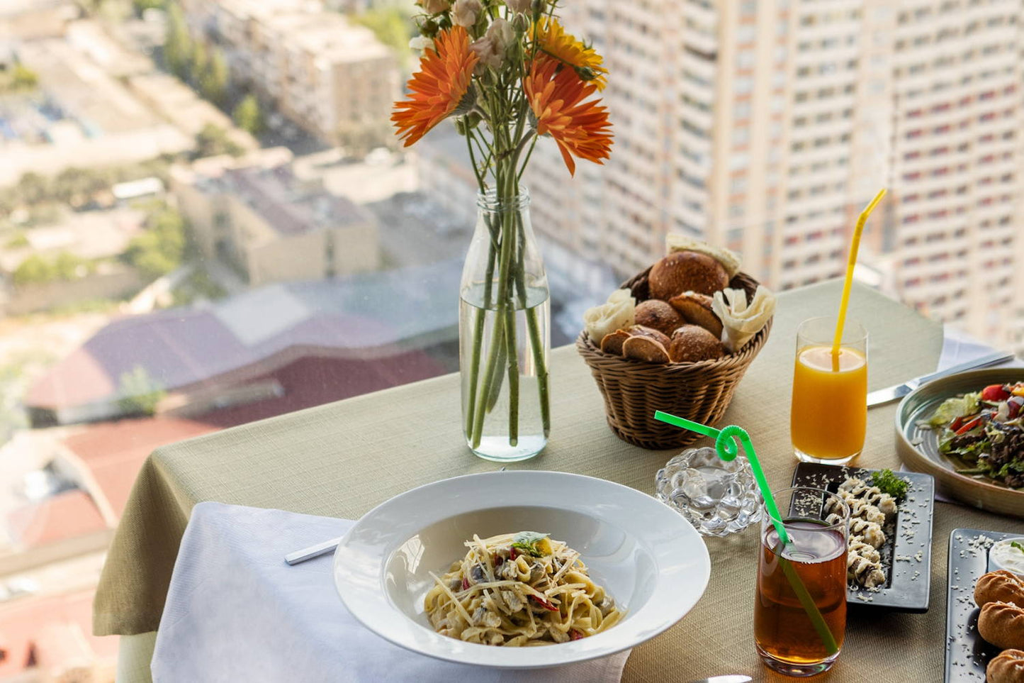 It's Brunch Season In Dubai - Where To Go & What To Wear