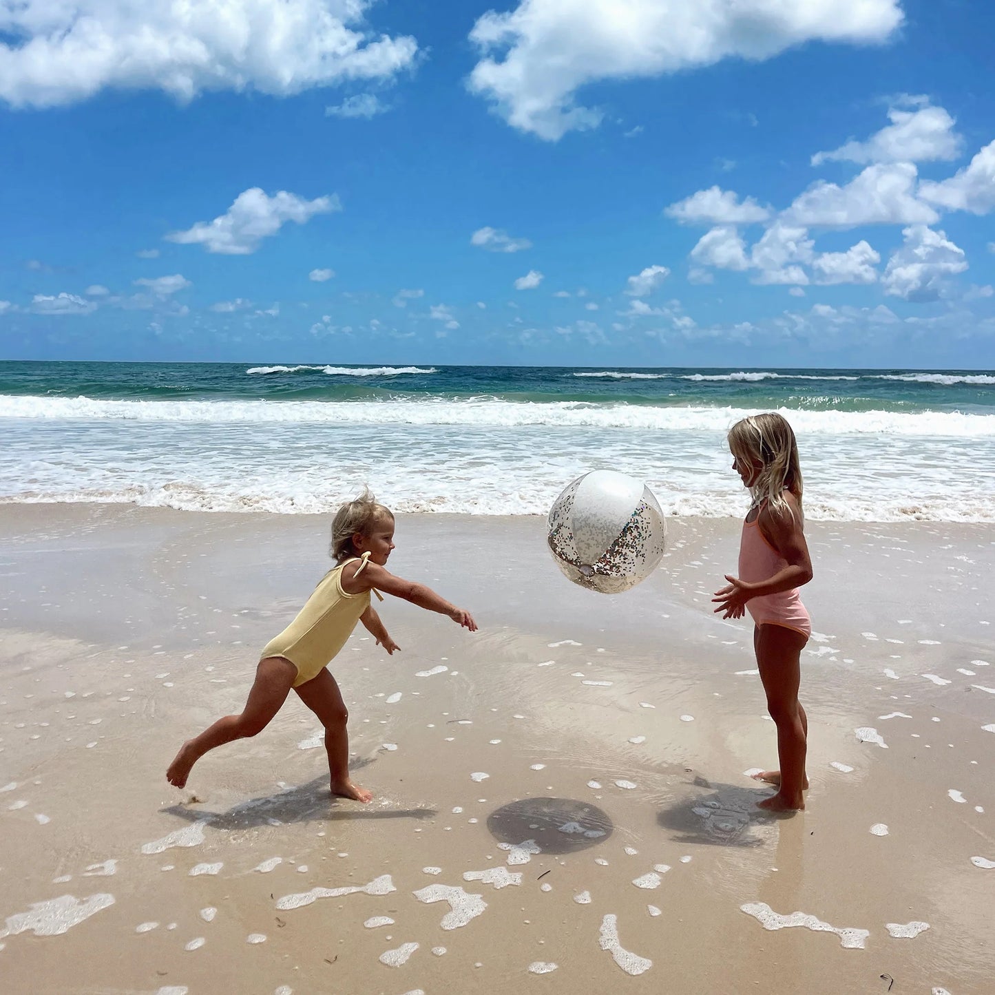 Load image into Gallery viewer, Inflatable Beach Ball Cotton Candy Glitter - Beach Toy
