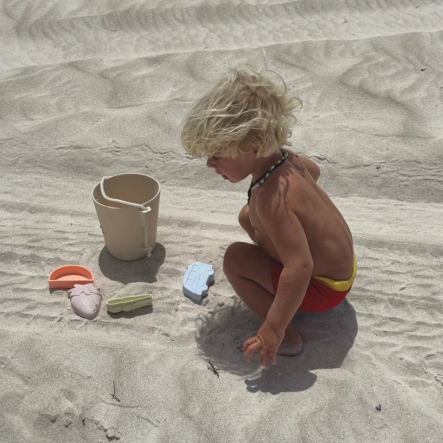 Load image into Gallery viewer, Silicone Bucket &amp;amp; Spade Set Apple Sorbet Multi
