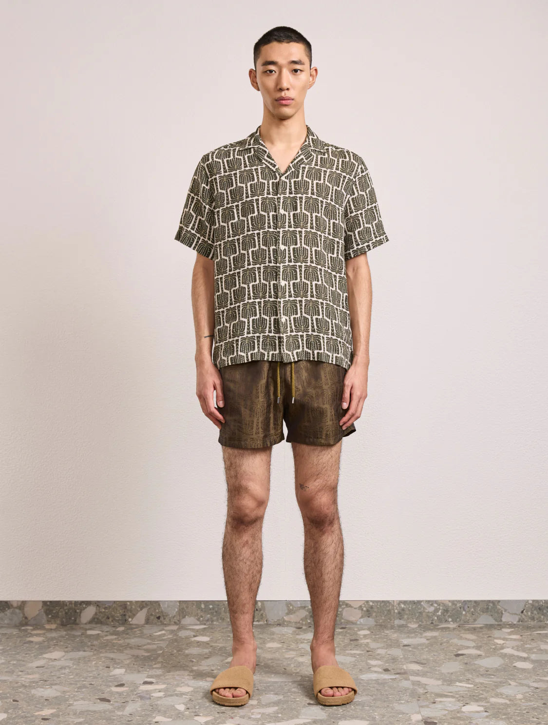 Load image into Gallery viewer, Roberto Palmeira Printed Linen Shirt Dark Olive
