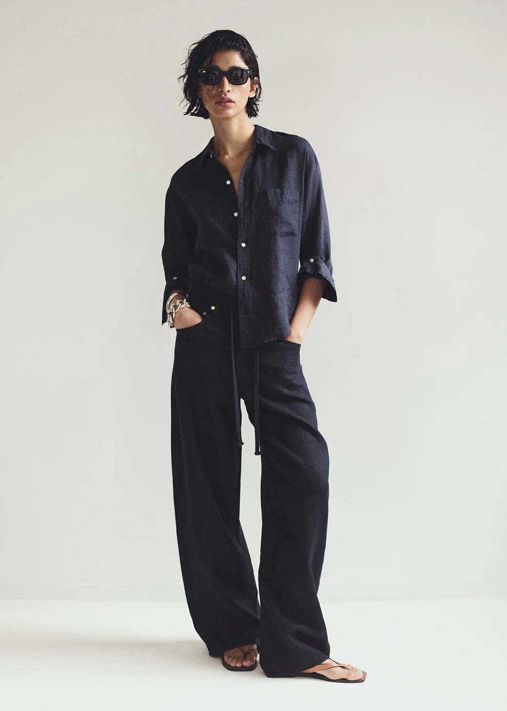 Load image into Gallery viewer, Brynn Drawstring Trouser in Linen Black
