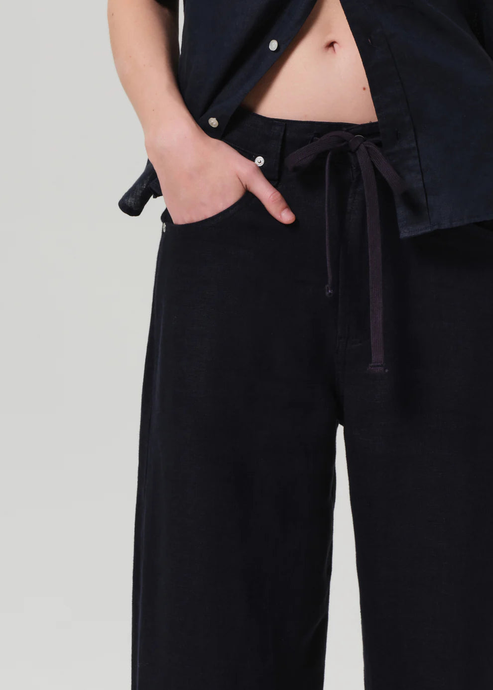 Load image into Gallery viewer, Brynn Drawstring Trouser in Linen Black
