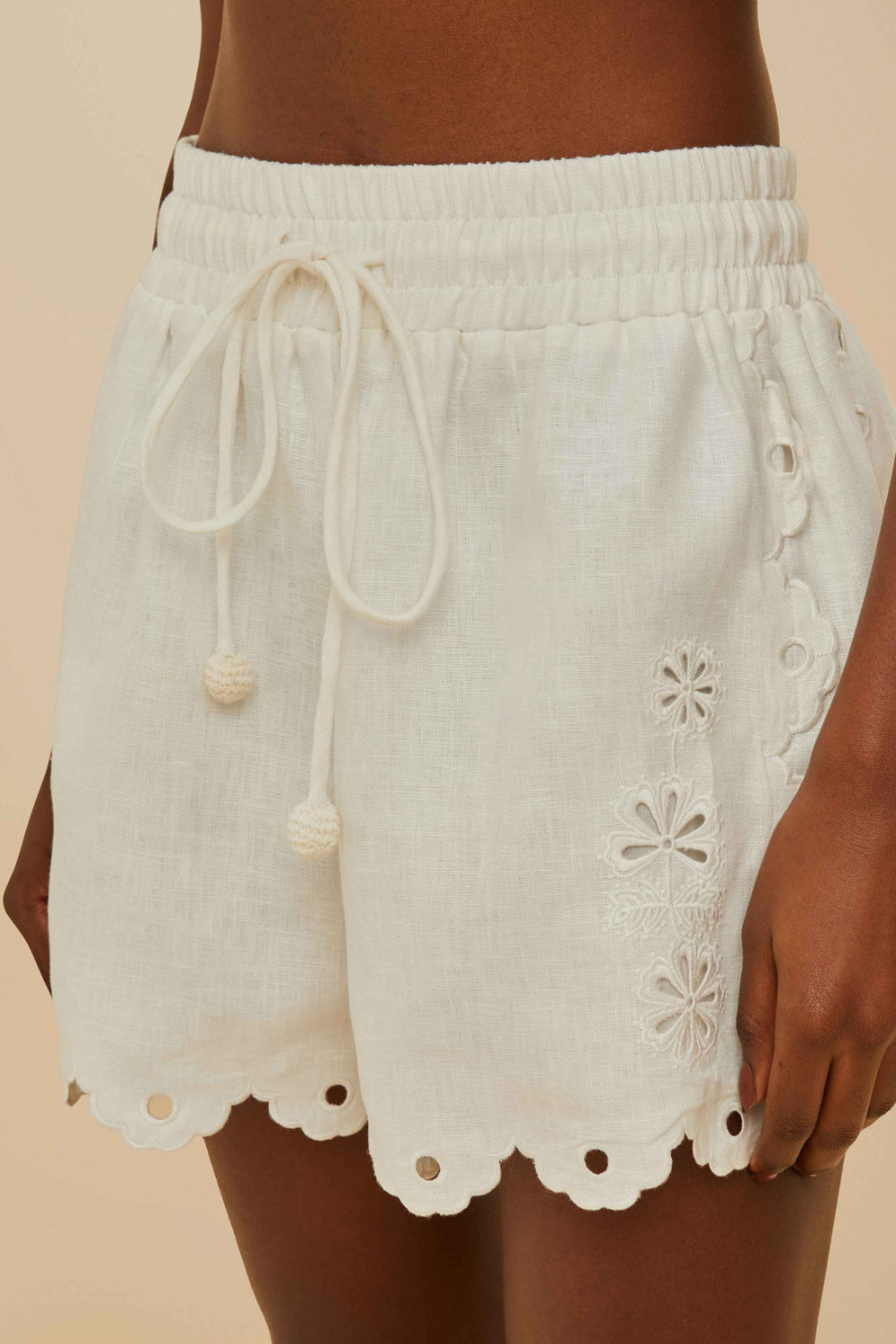Load image into Gallery viewer, Off-White Flowers Richelieu Shorts
