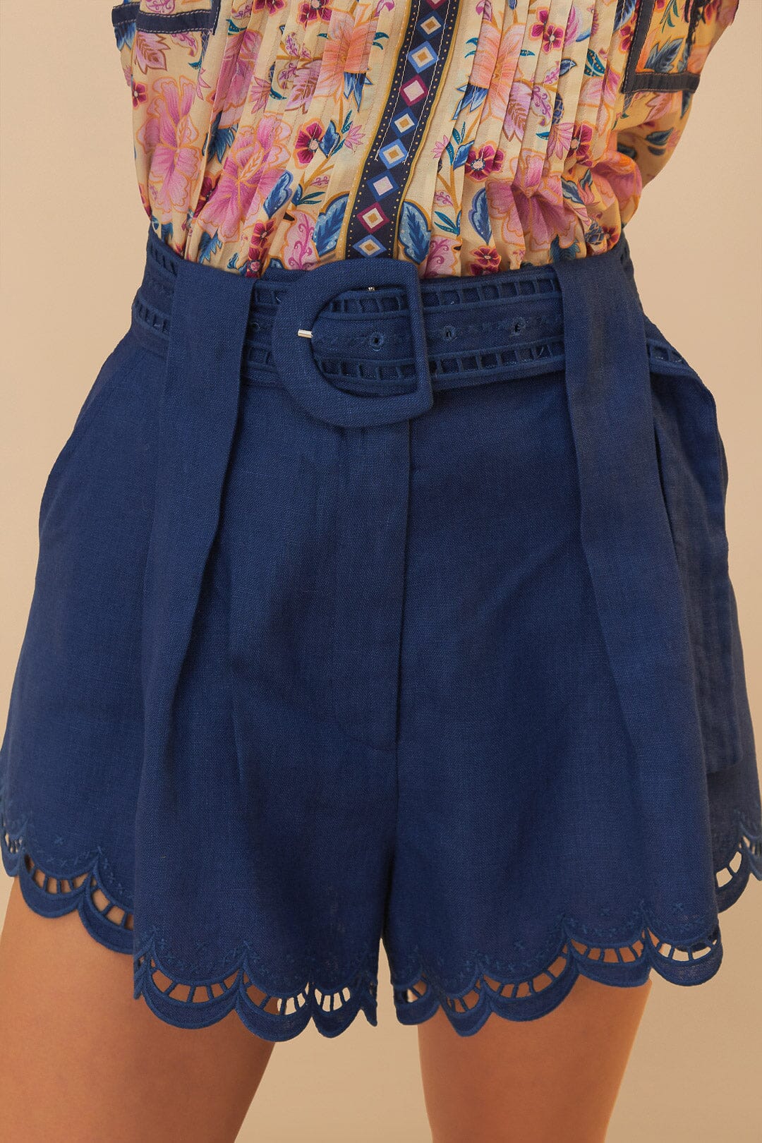 Load image into Gallery viewer, Navy Blue Richelieu Belted Linen Shorts
