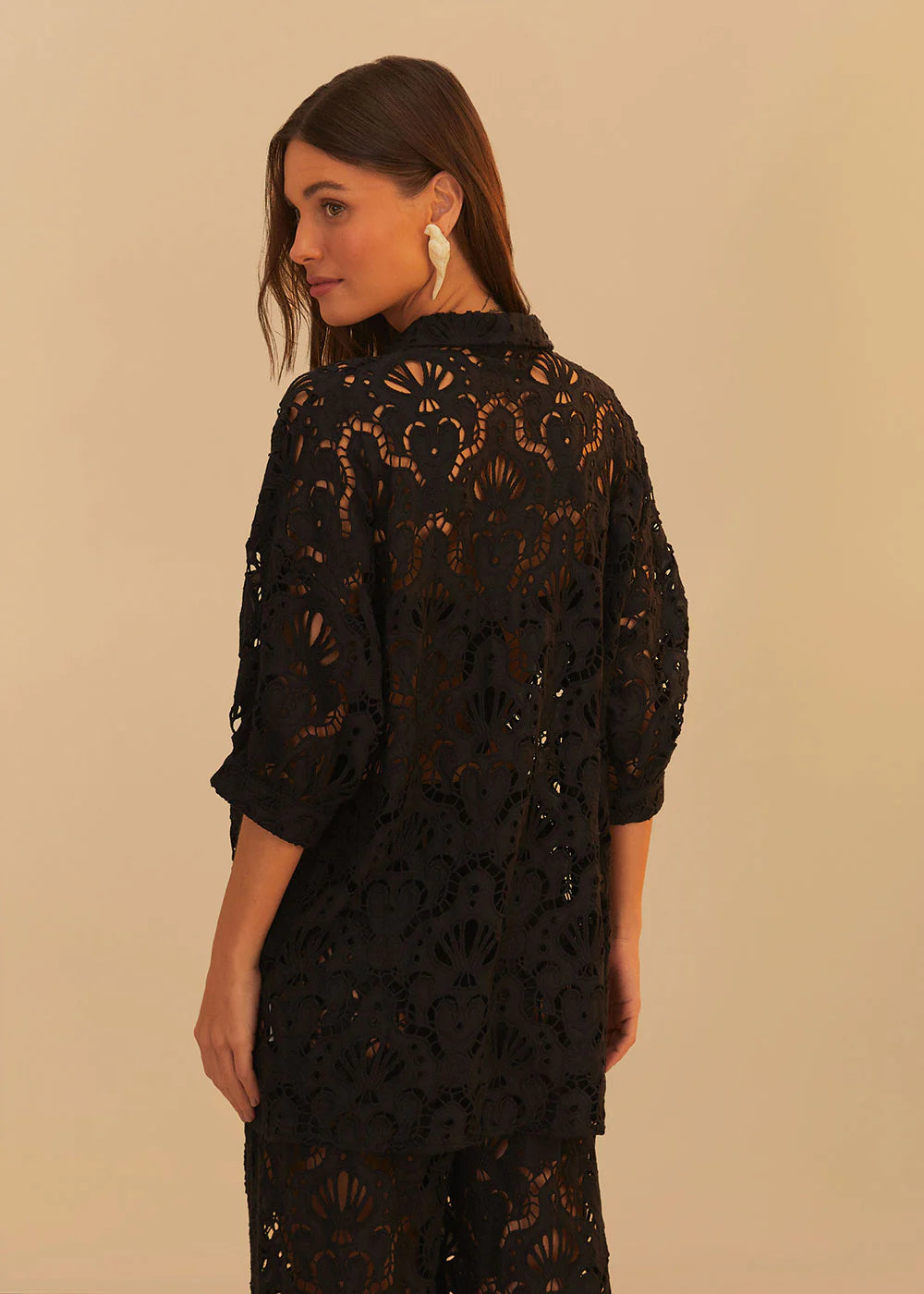 Load image into Gallery viewer, Seashell Eyelet Shirt Black

