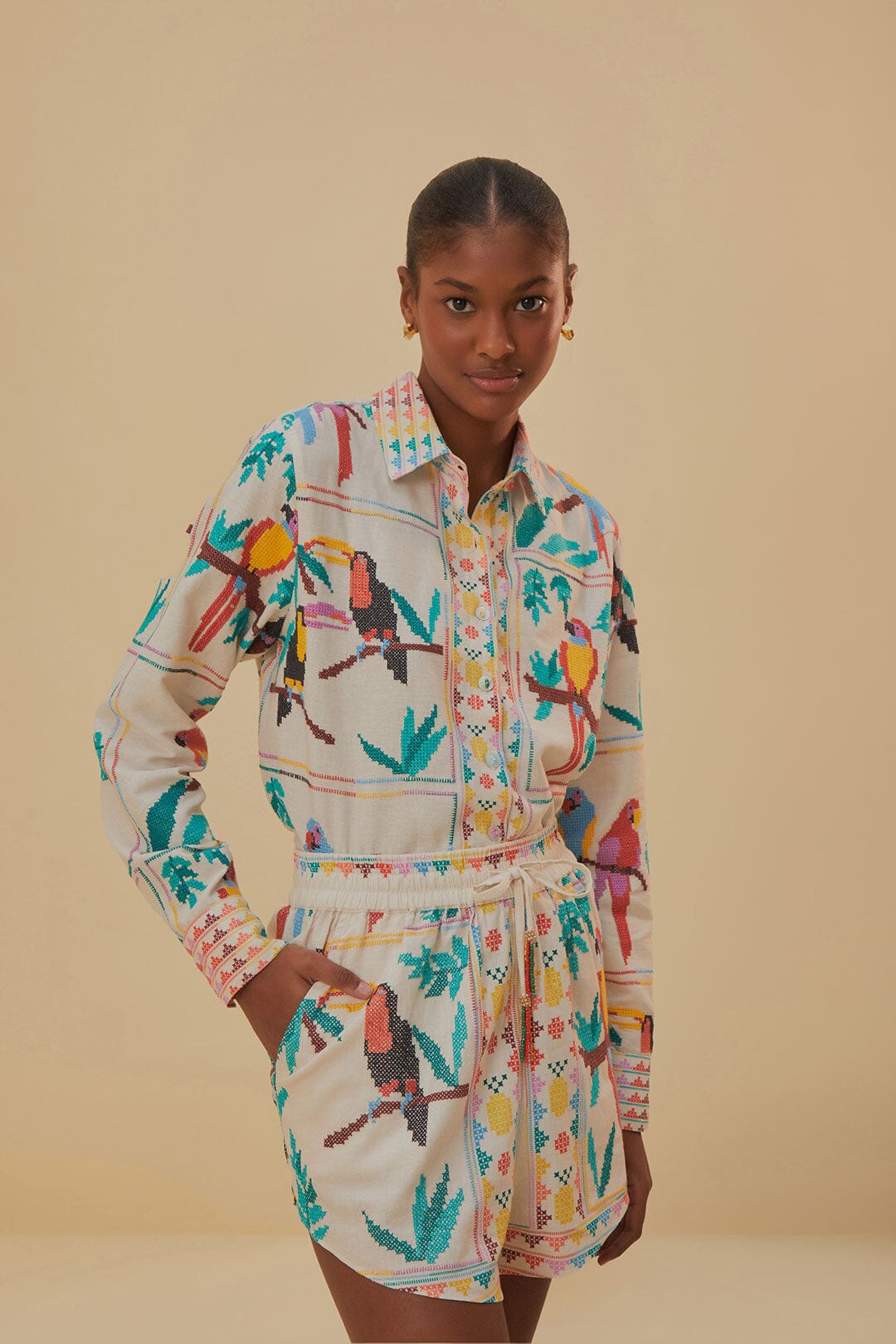 Load image into Gallery viewer, Stitched Birds Scarf Off White Short - Shorts
