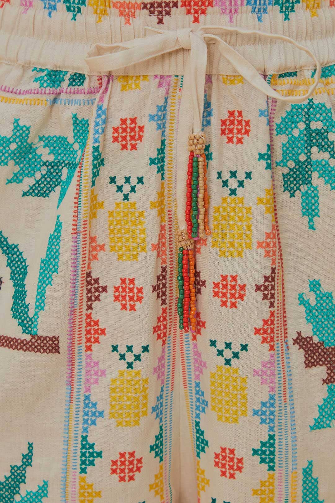 Load image into Gallery viewer, Stitched Birds Scarf Off White Short - Shorts
