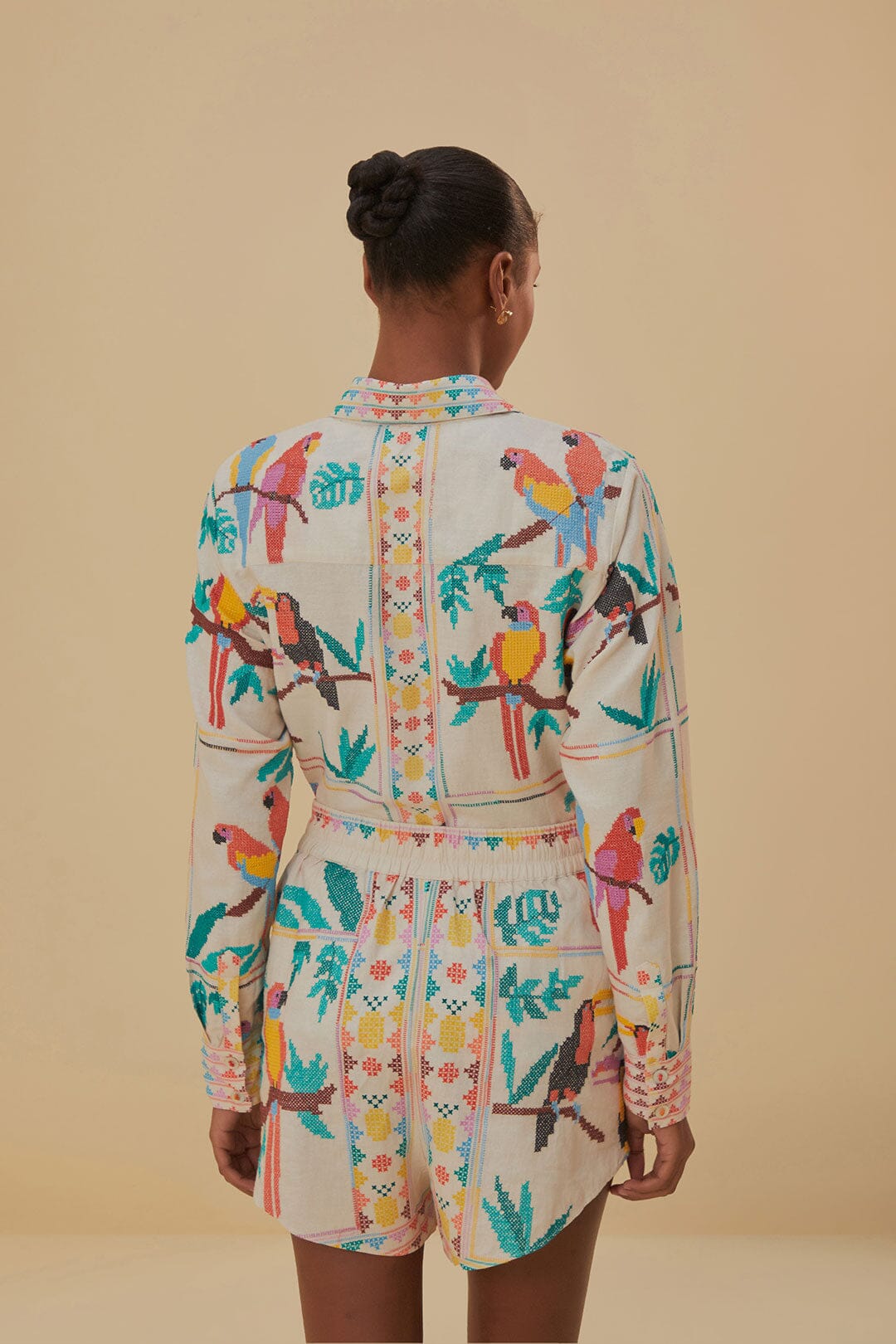 Load image into Gallery viewer, Stitched Birds Scarf Off White Short - Shorts
