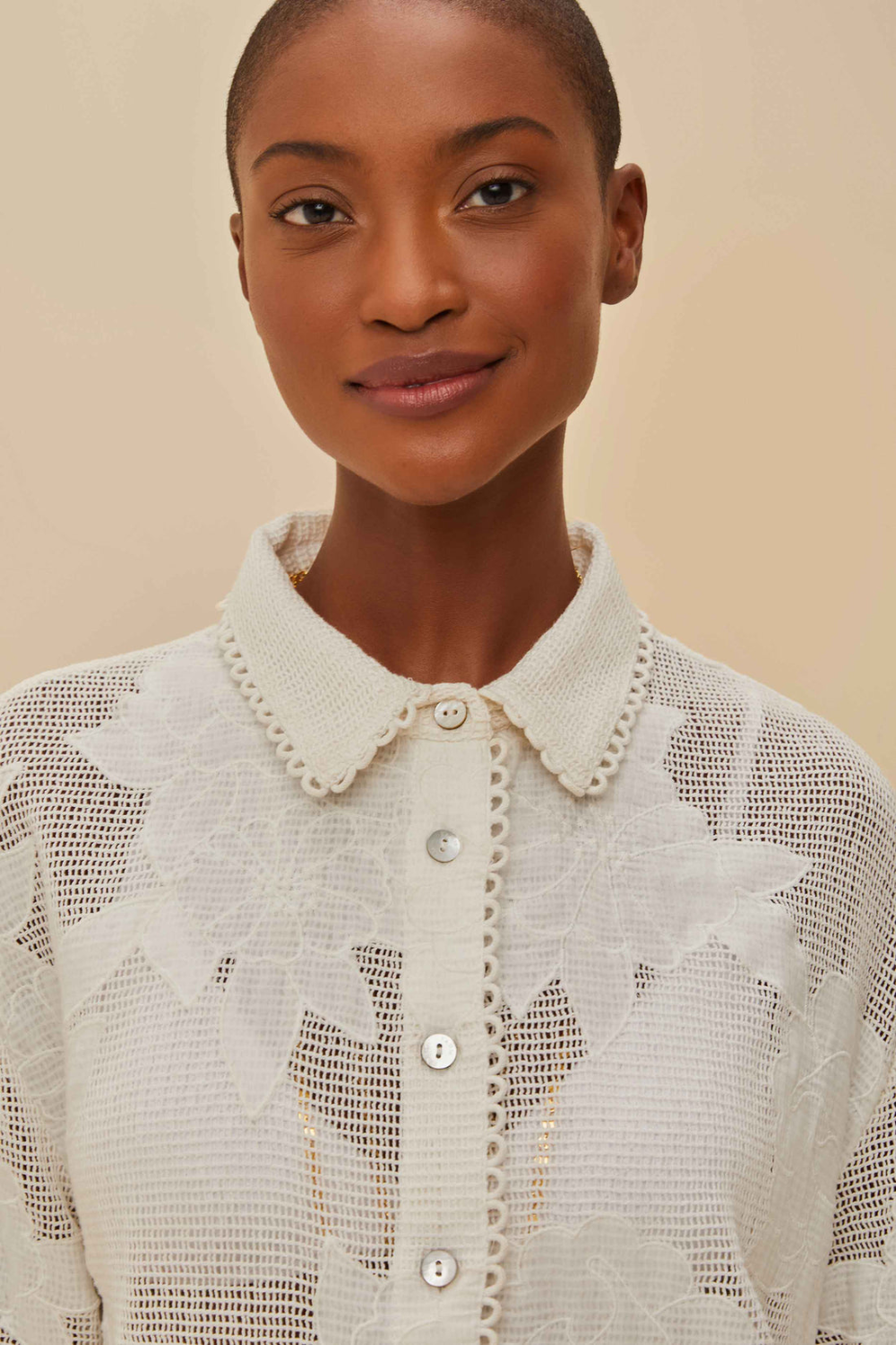 Load image into Gallery viewer, White Flower Shirt
