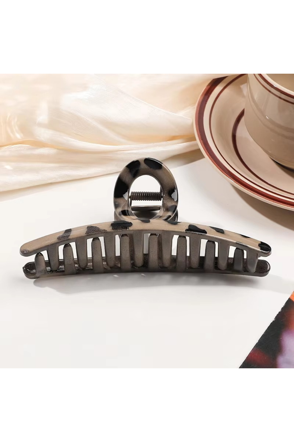 Load image into Gallery viewer, Leopard Print Matte Hair Claw Clip
