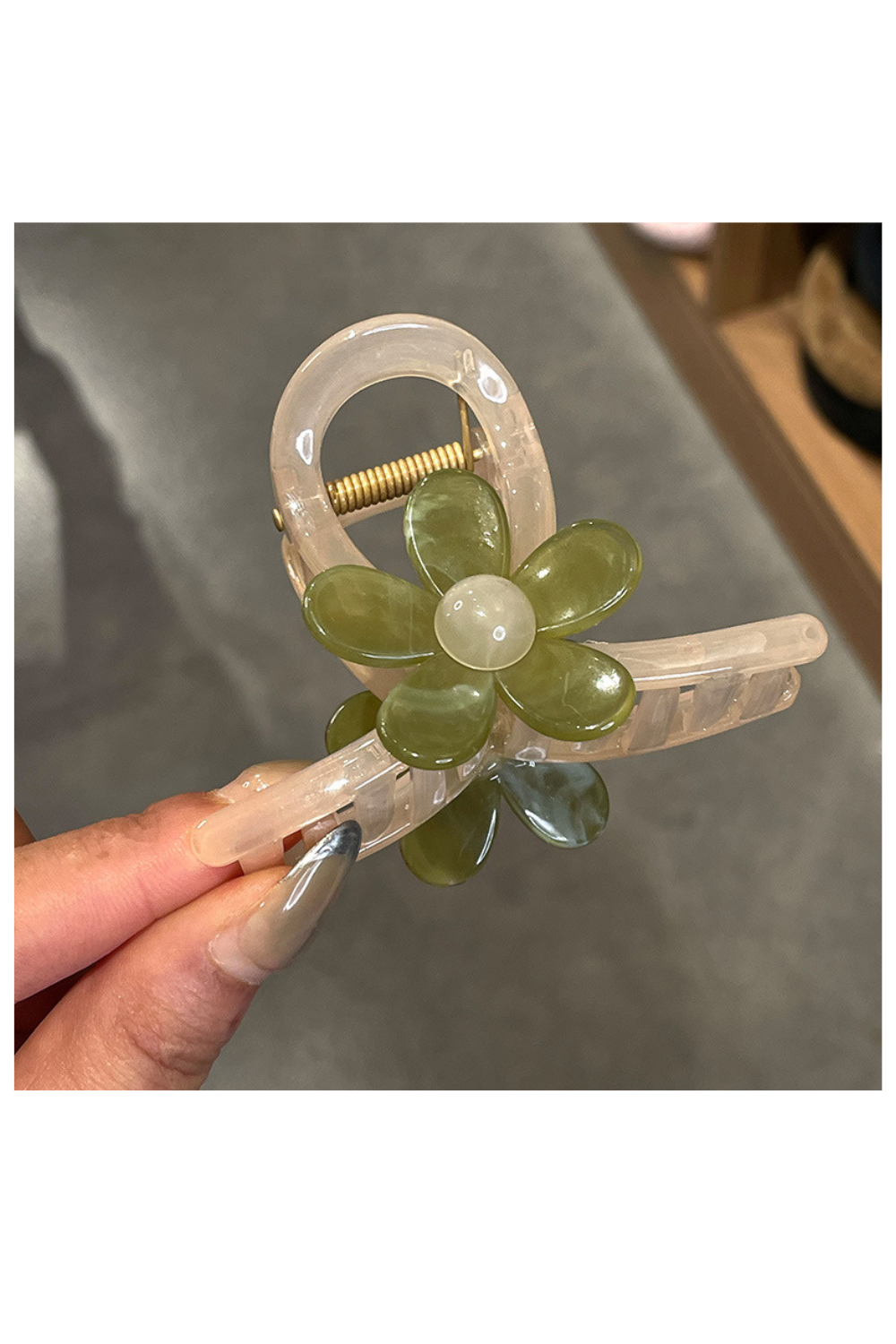 Load image into Gallery viewer, Flower Hair Claw Green Petal
