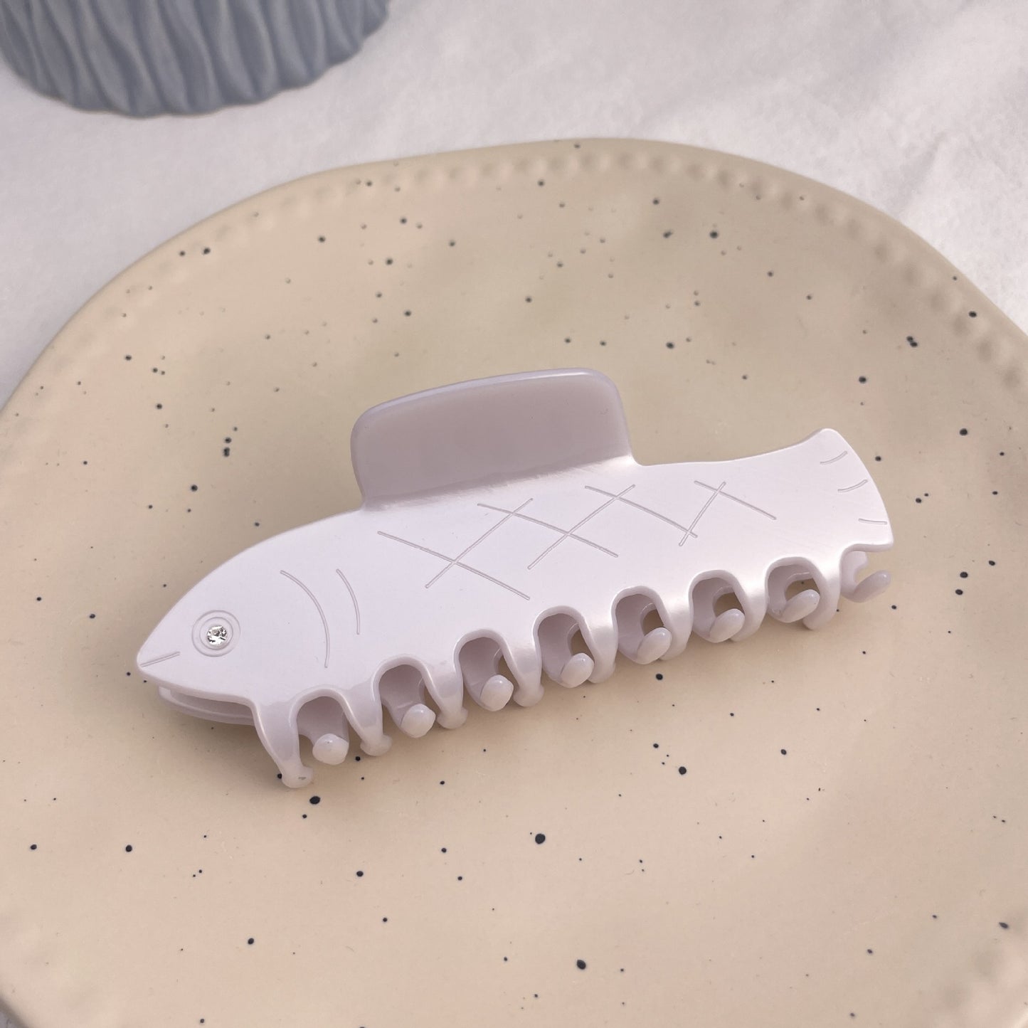 Load image into Gallery viewer, Minimalist Fish Bone Hair Claw Clip
