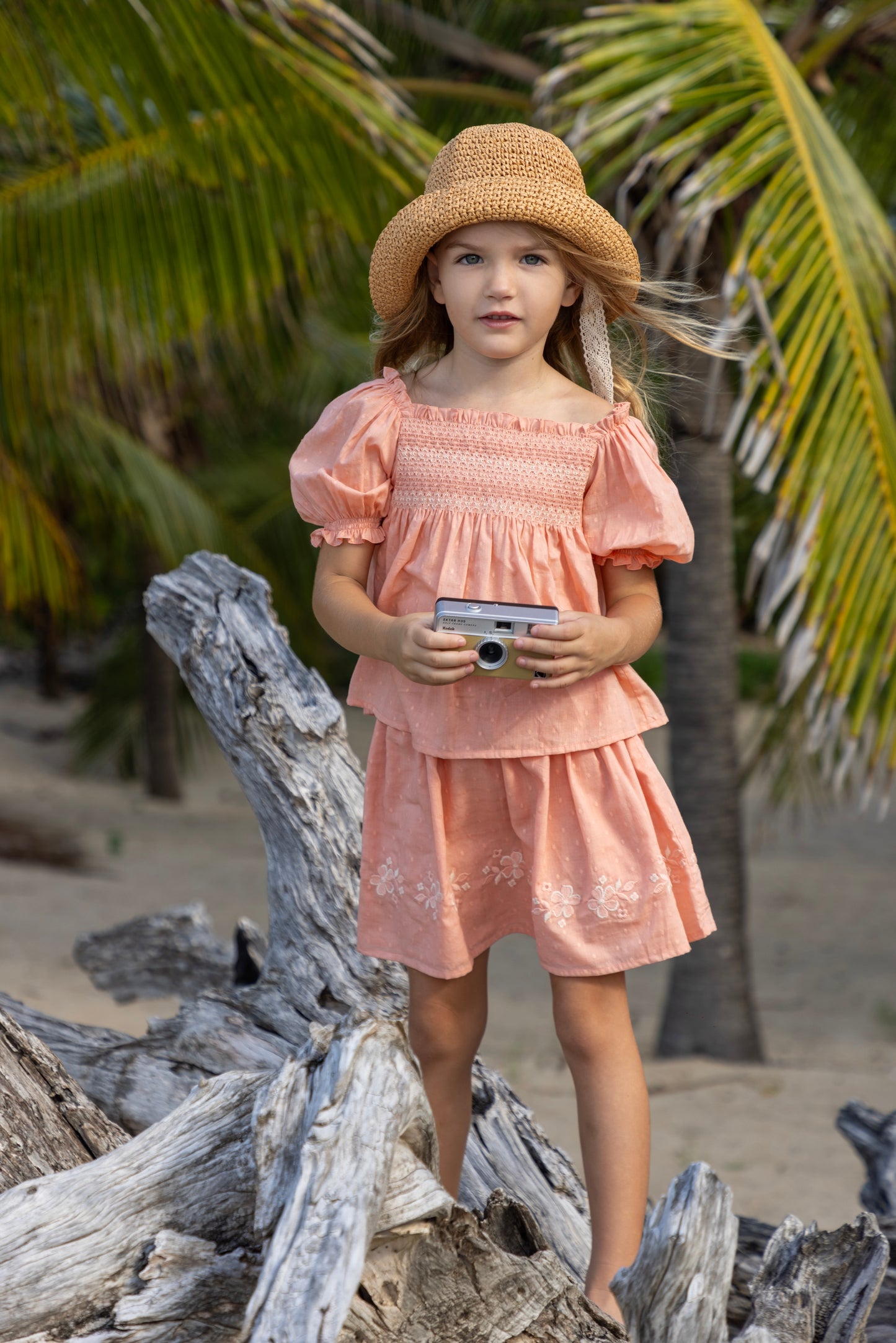 Load image into Gallery viewer, Judith Blouse and Skirt Set Strawberry
