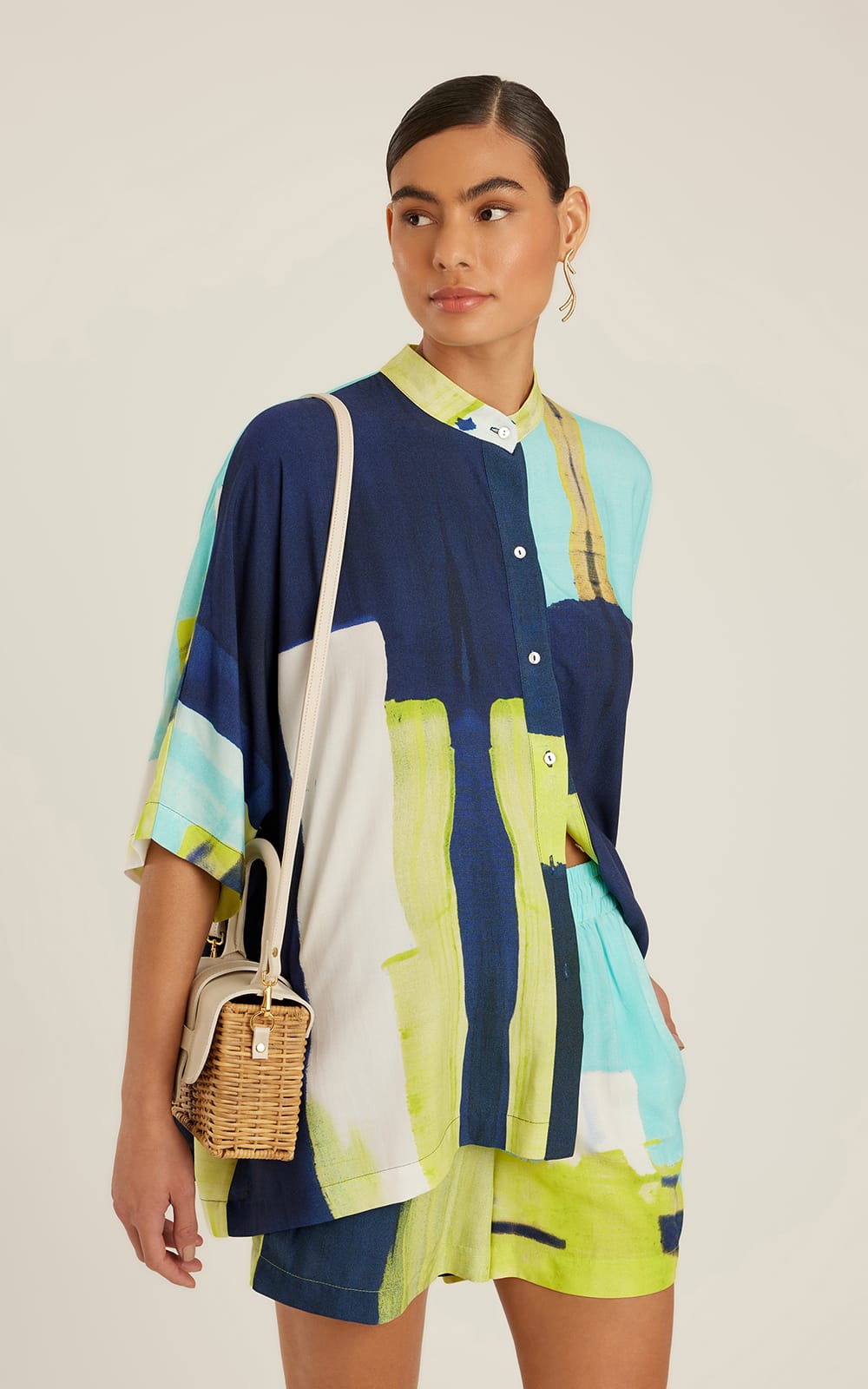 Load image into Gallery viewer, Priest Neckline Shirt Bleue - Top
