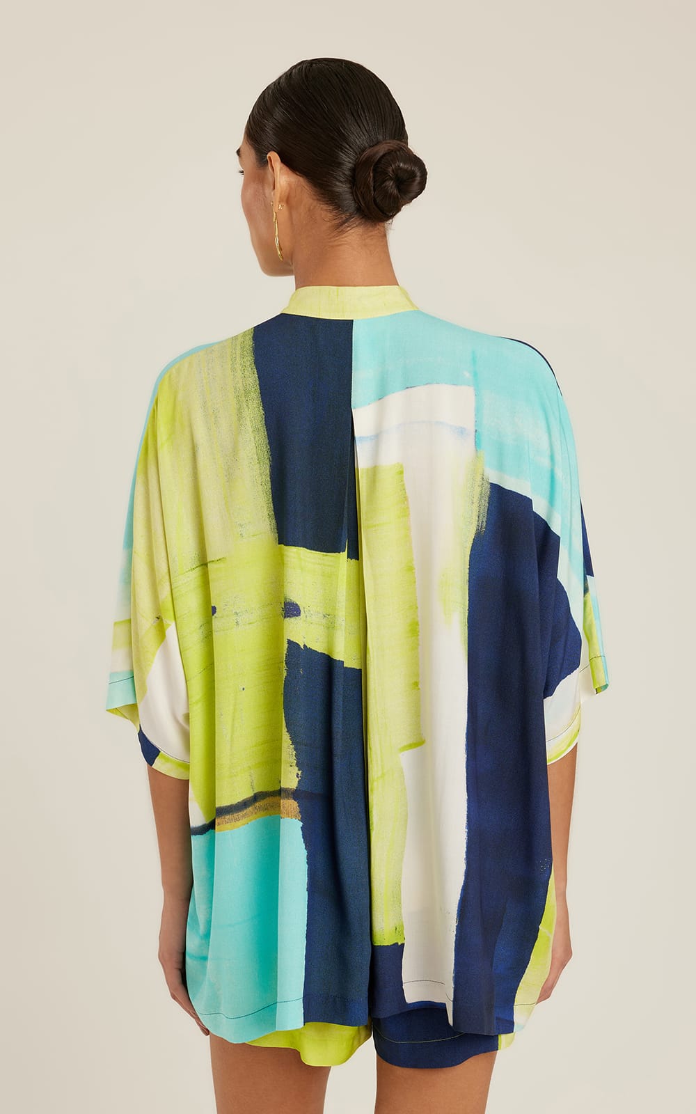 Load image into Gallery viewer, Priest Neckline Shirt Bleue - Top
