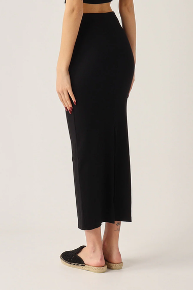 Lane Skirt in Rib Black