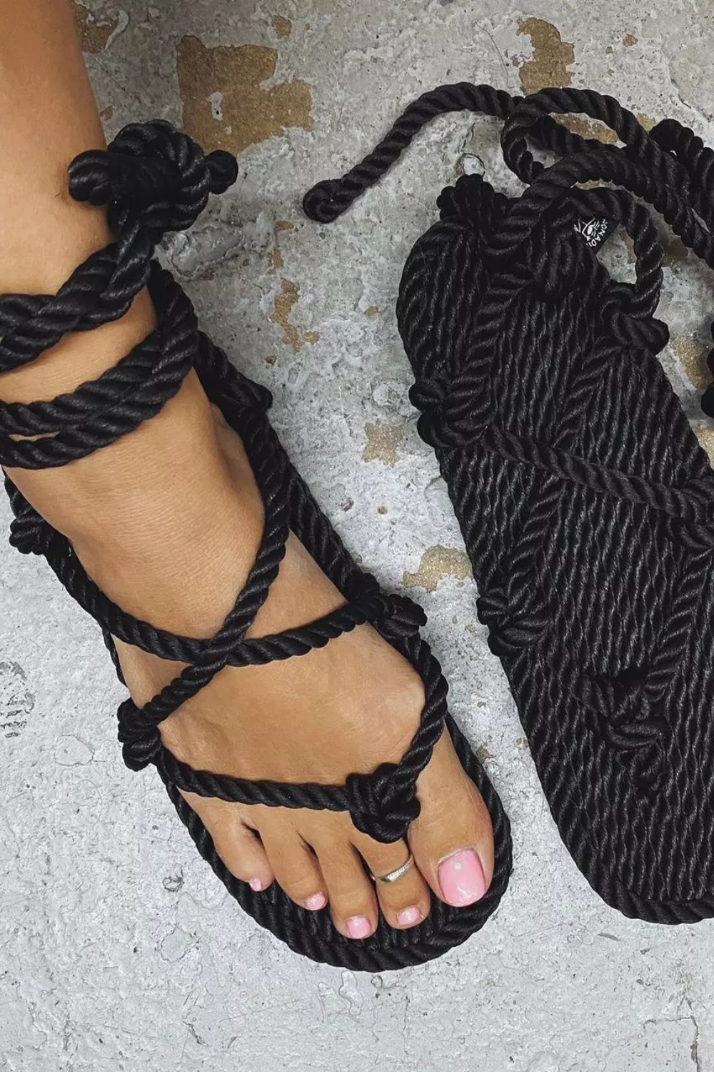 Load image into Gallery viewer, Romano Black Sandals
