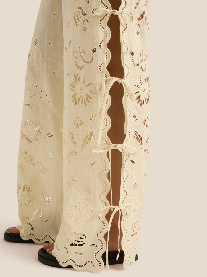 Load image into Gallery viewer, Sadie Pants Serpentine Broderie - Trousers
