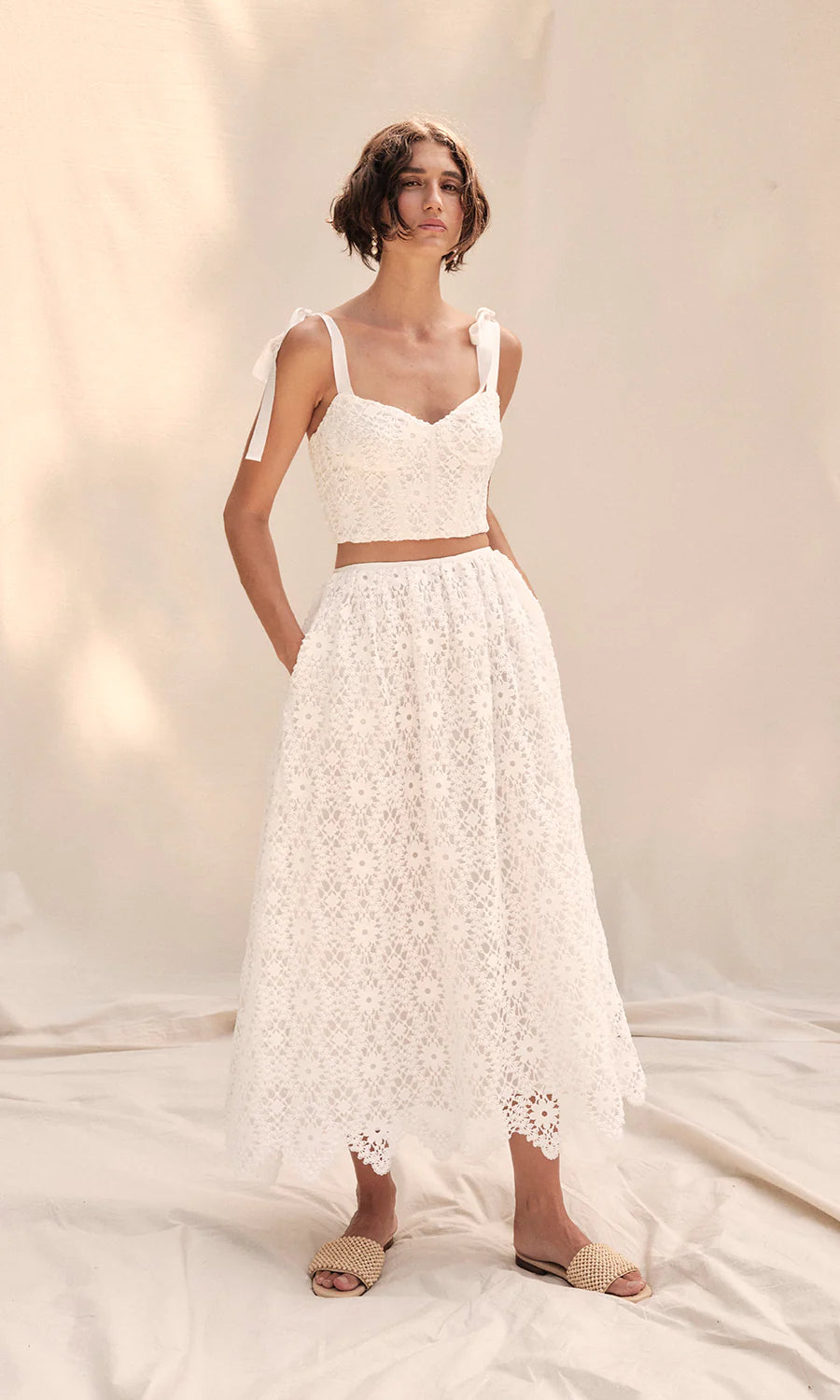 Load image into Gallery viewer, Rella Daisy Embroidery Set
