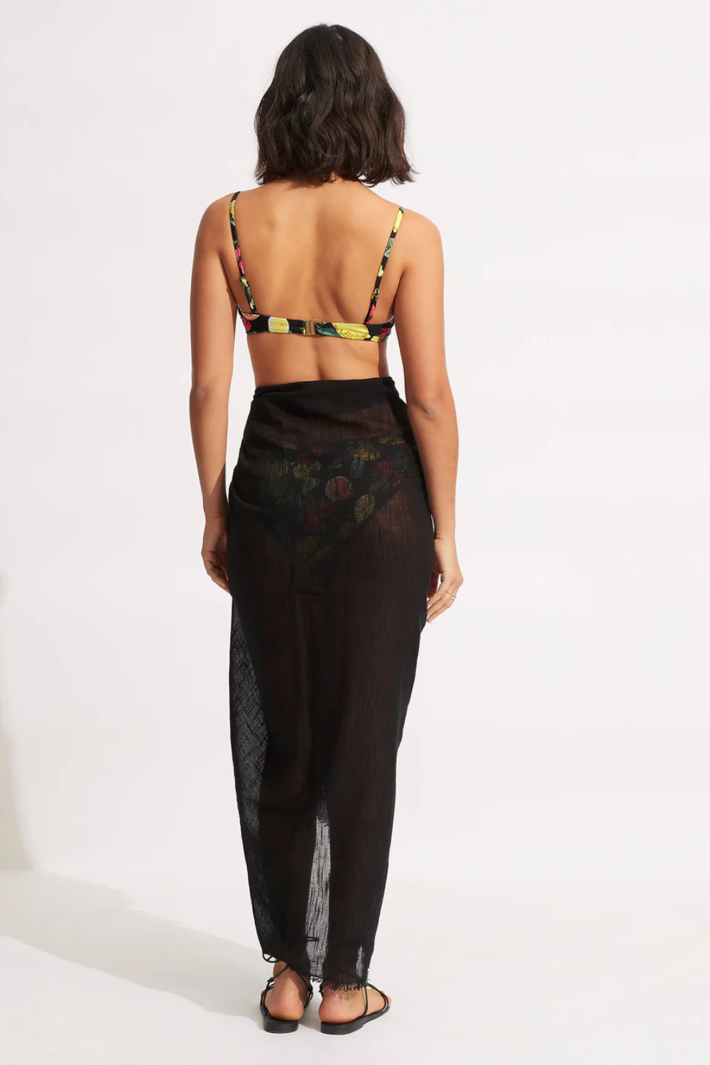 Load image into Gallery viewer, Textured Cotton Beach Wrap Black
