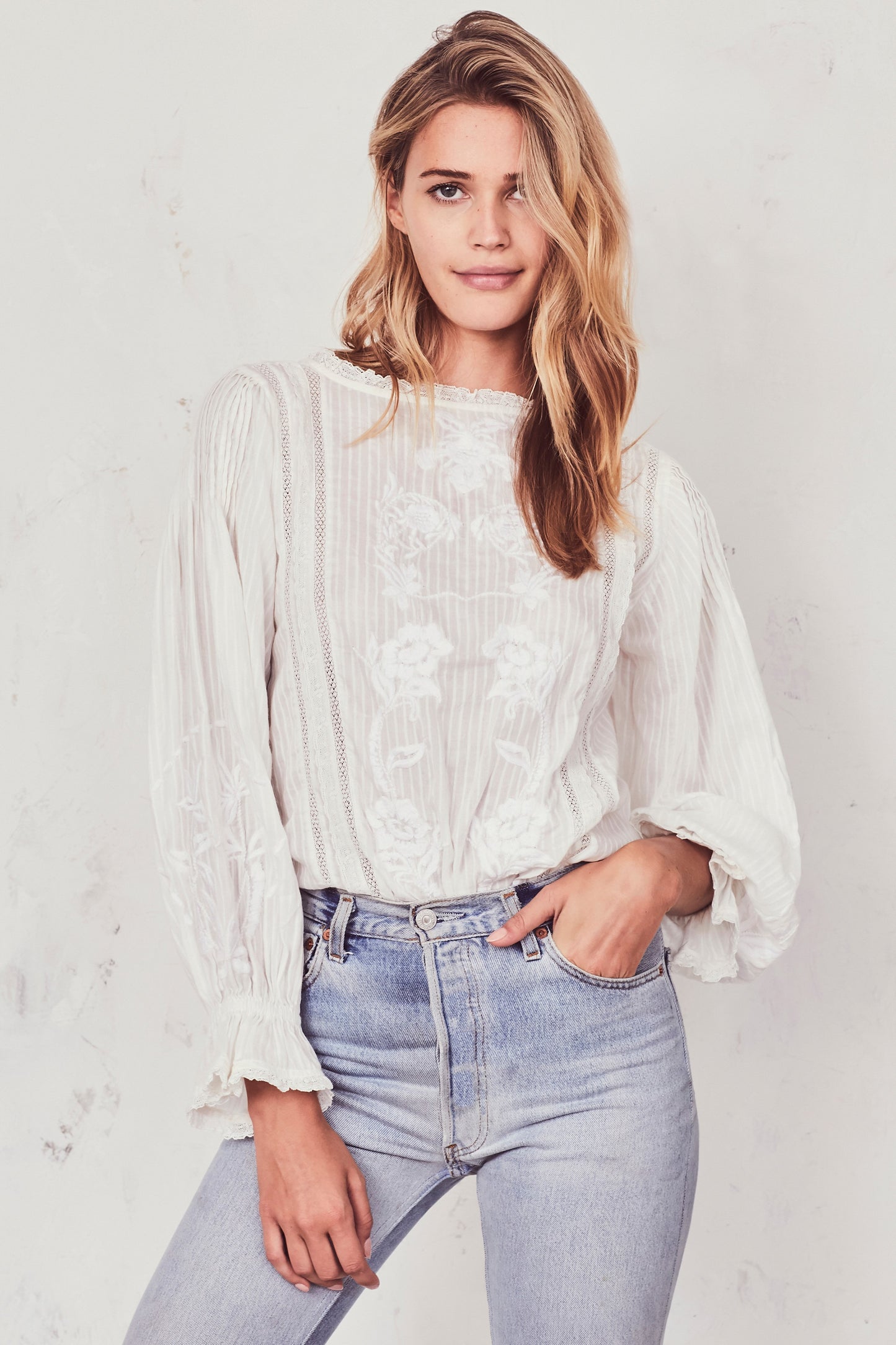 Load image into Gallery viewer, Stevie Top Cream - Top
