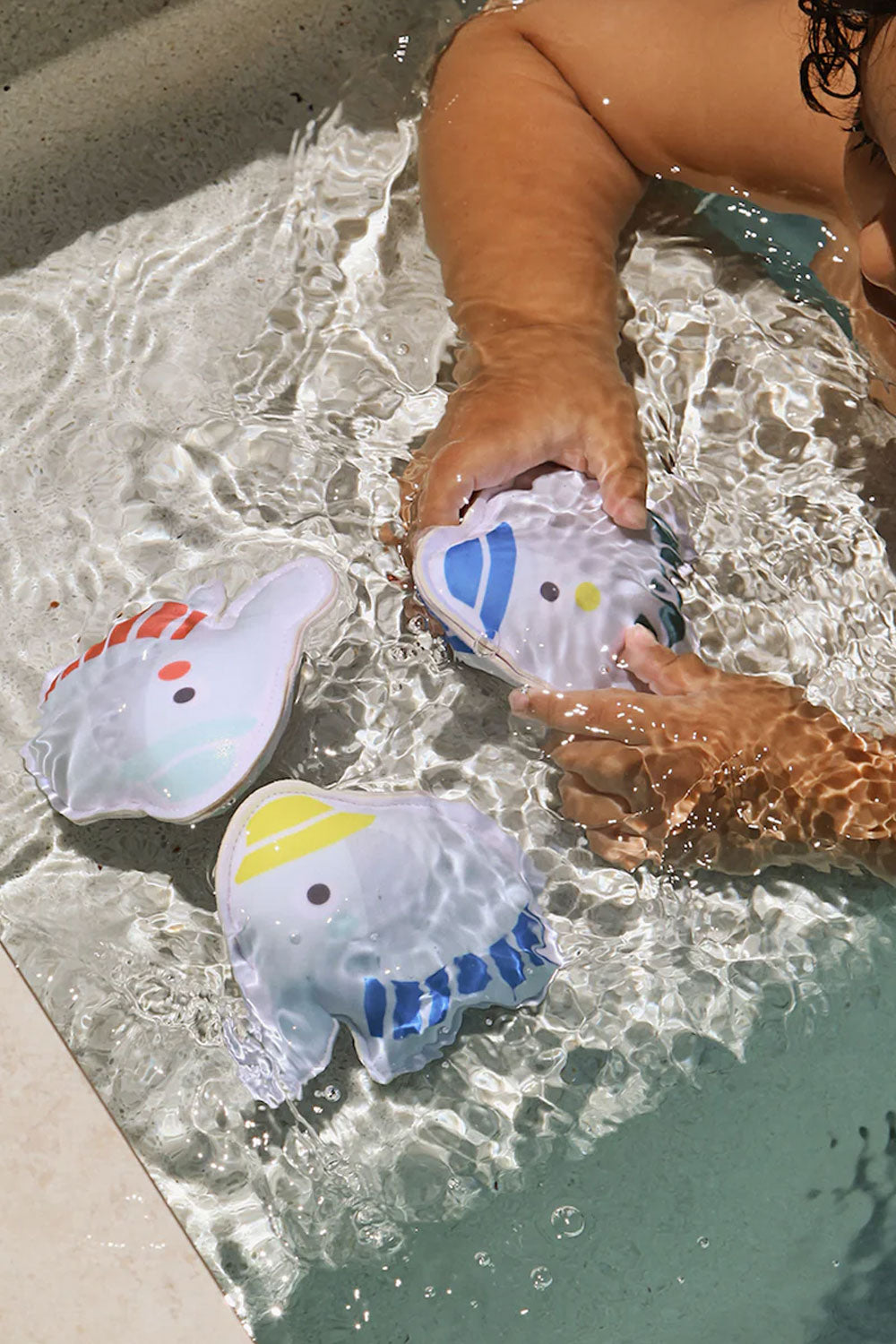 Load image into Gallery viewer, Dive Buddies Eli Elephant Multi Set of 3
