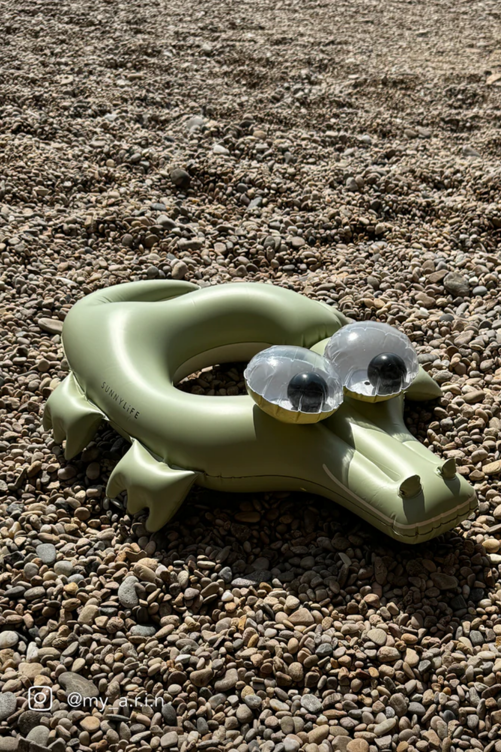 Load image into Gallery viewer, Kids Pool Ring Cookie The Croc  Khaki
