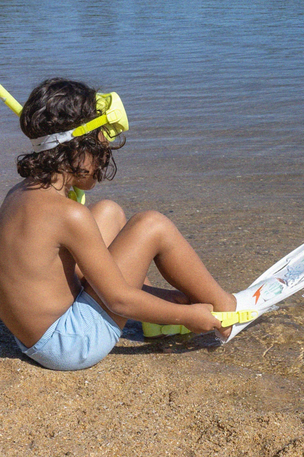 Load image into Gallery viewer, Kids Snorkel Set Small The Sea Kids Yellow
