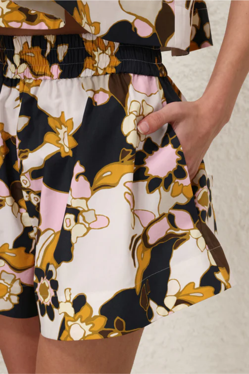 Load image into Gallery viewer, Maxine Relaxed Short Kaleidoscope Floral
