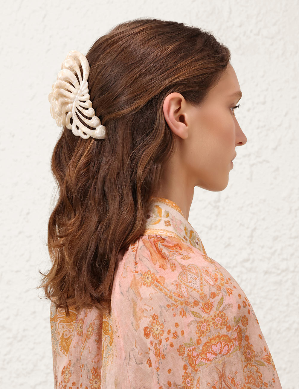 Load image into Gallery viewer, Palm Clasp Shell - Hair Accessories
