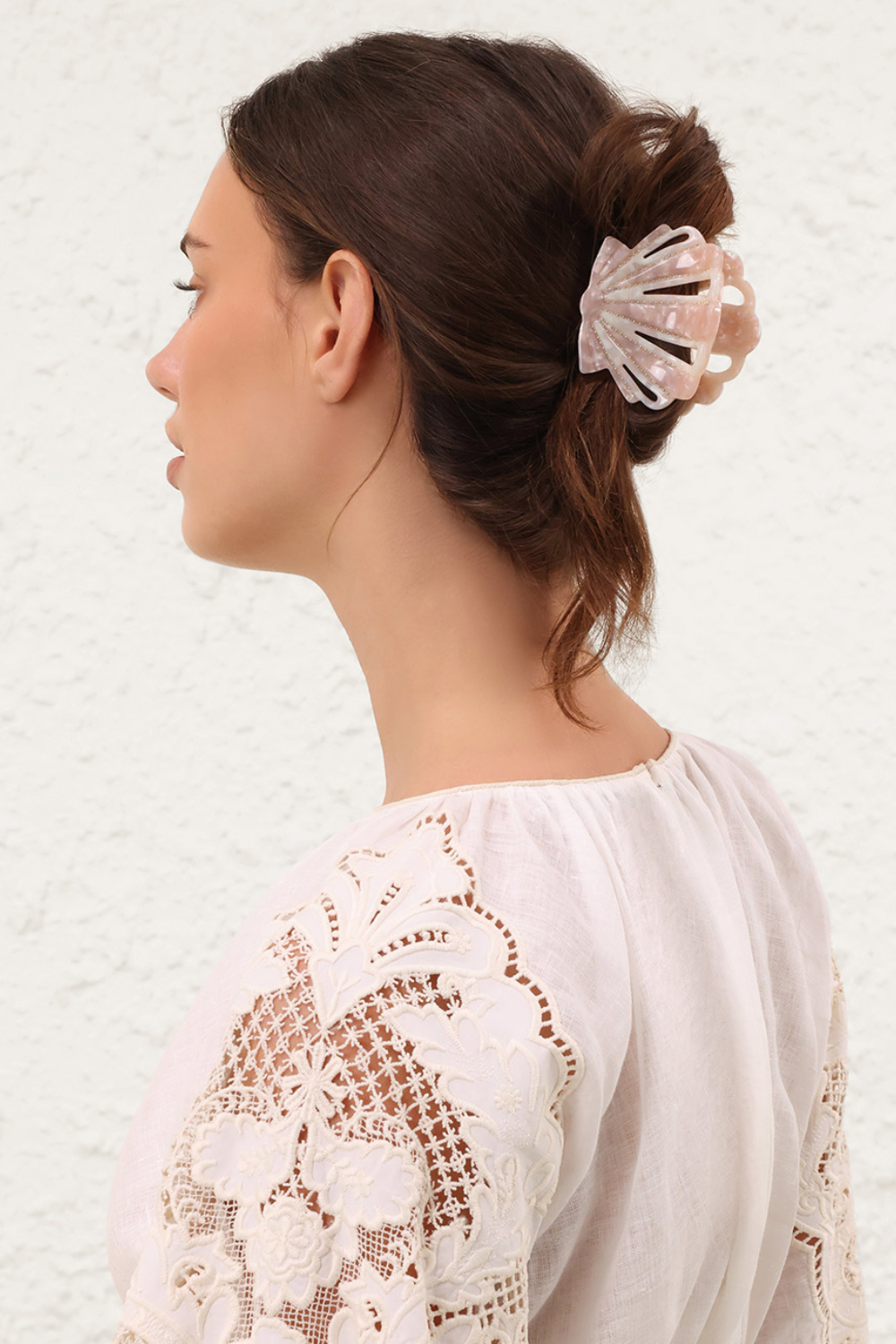 Load image into Gallery viewer, Shell Clasp Blush/Ivory
