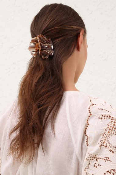 Shell Clasp Tan