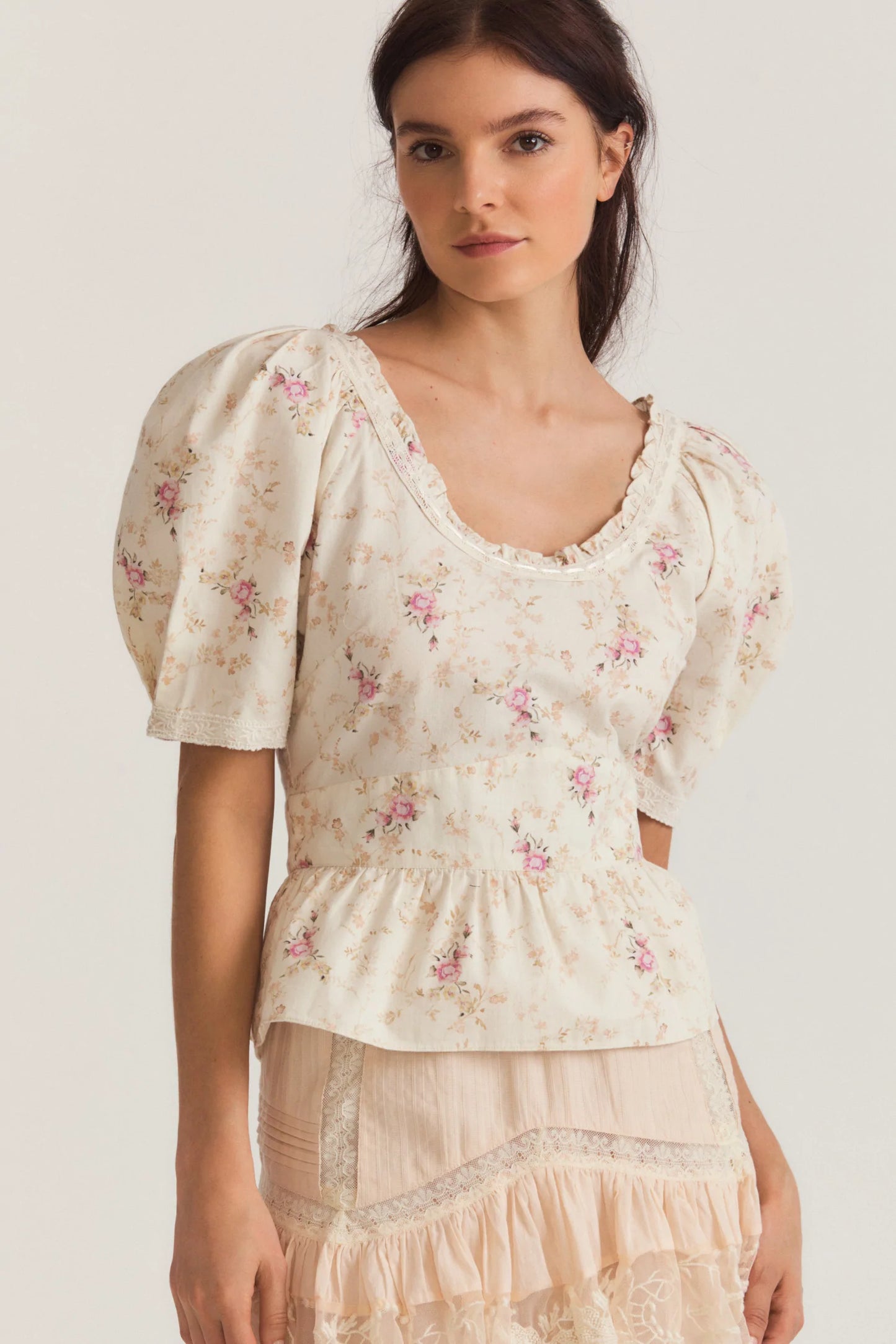 Load image into Gallery viewer, Floral Puff Sleeve Top
