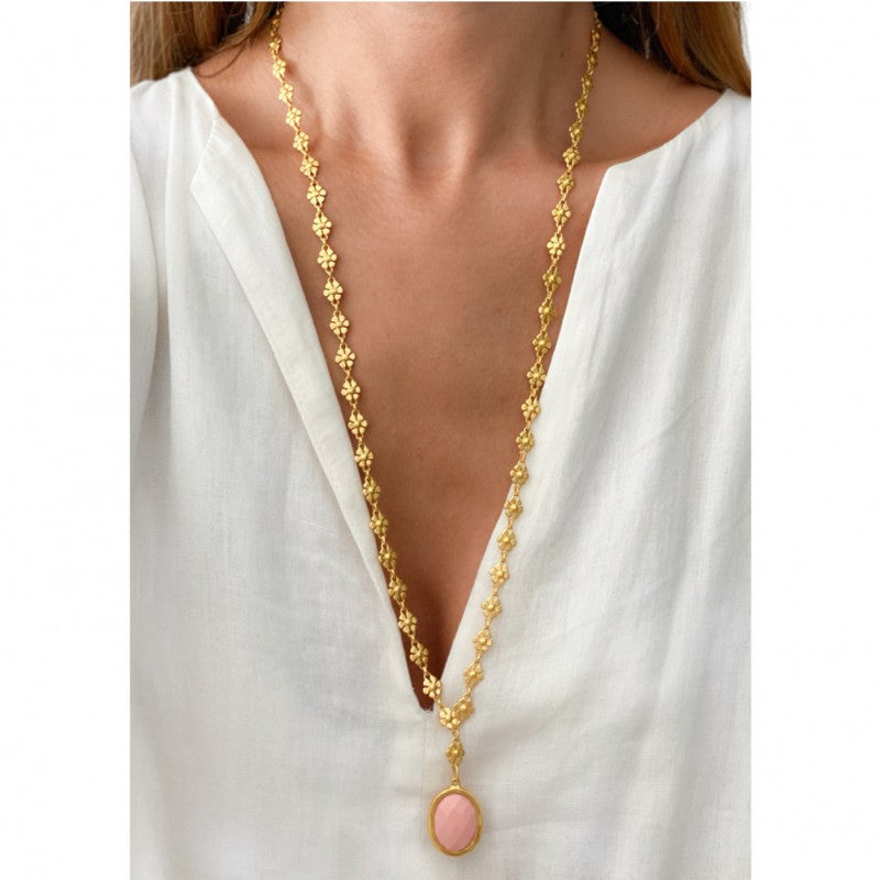 Woman wearing Gold Flower Chain Necklace by Sara Lashay