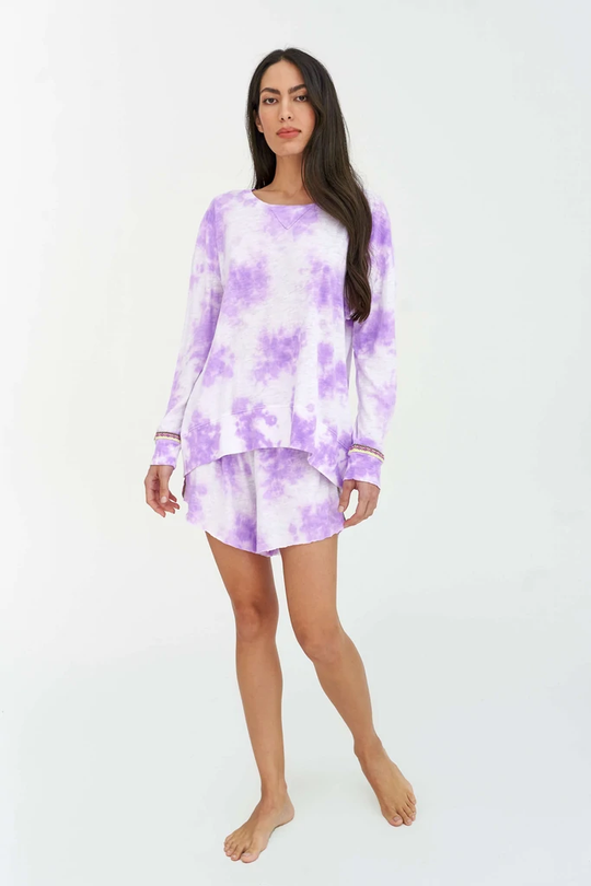  Woman wearing the long sleeve co-ord set by Pitusa